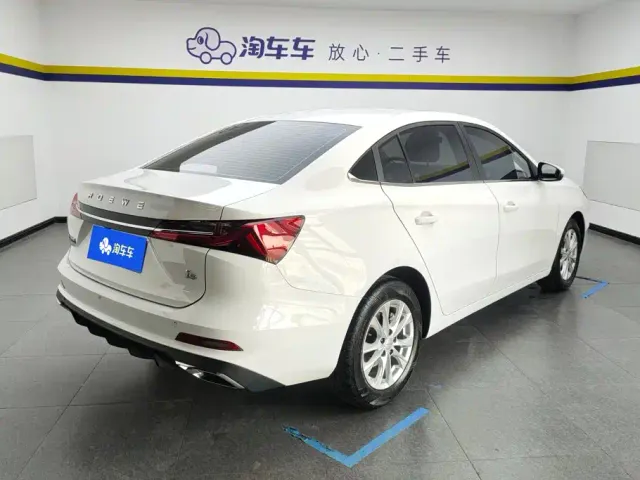 Roewe i5 — Фото автомобиля 3
