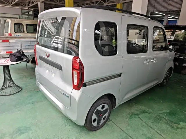 Wuling Zhiguang NEV — Фото автомобиля 4