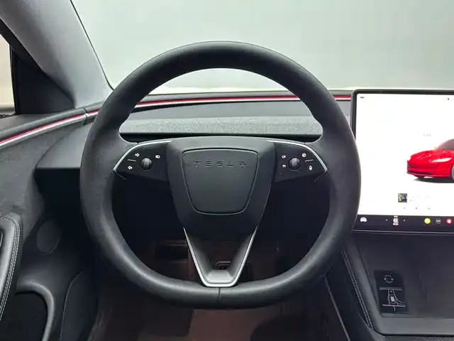 Tesla Model 3 — Фото автомобиля 7