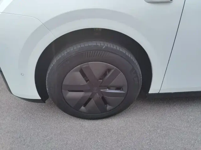 Li Auto MEGA — Фото автомобиля 22