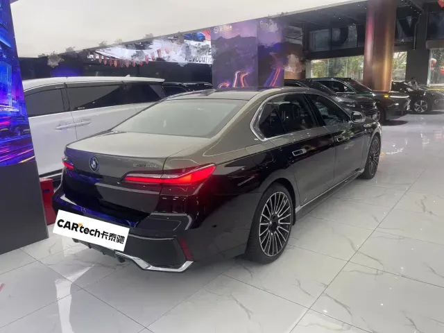 BMW i7 — Фото автомобиля 3