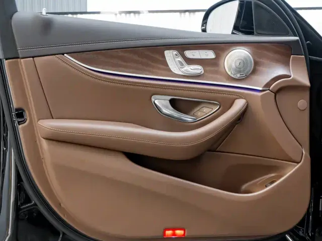 Mercedes-Benz E-Class — Фото автомобиля 21