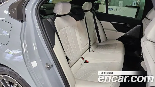 BMW 5 Series G60 — Фото автомобиля 11