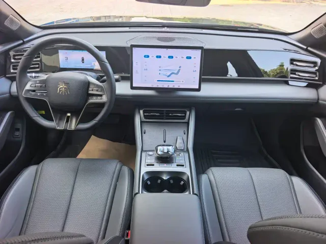BYD Qin L 2024 DM-i 120KM Superior Edition — Фото автомобиля 11