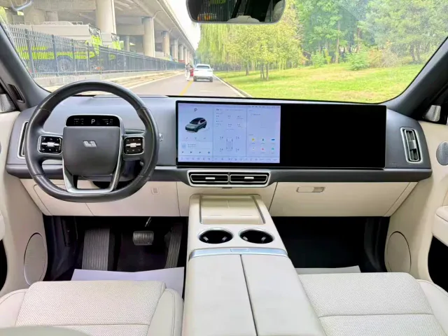 Li Auto L8 — Фото автомобиля 8