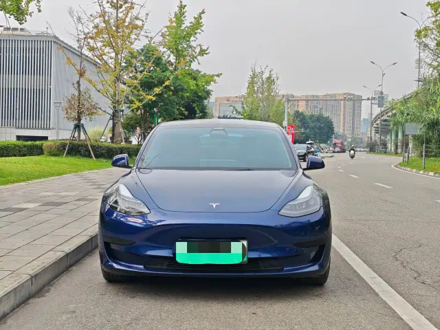 Tesla Model 3 — Фото автомобиля 2