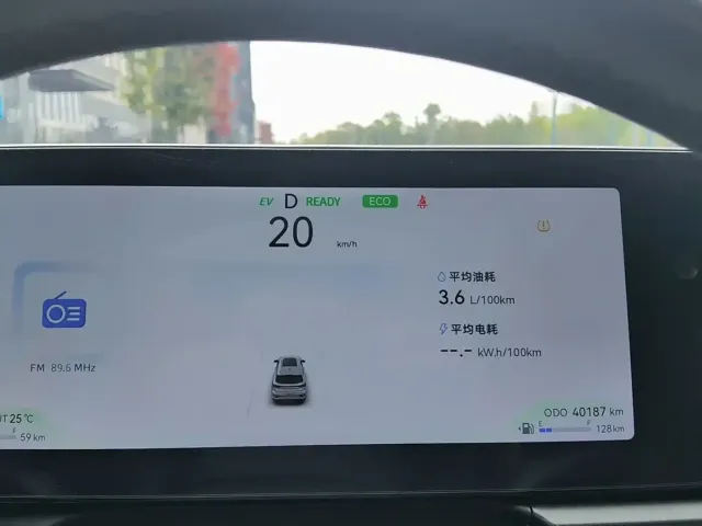 JAC Motors JAC QX PHEV — Фото автомобиля 15