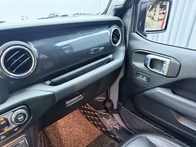 Jeep Wrangler — Фото автомобиля 21