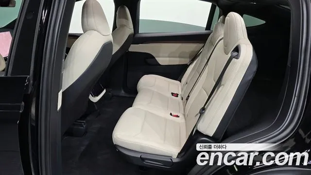 Tesla Model X — Фото автомобиля 12