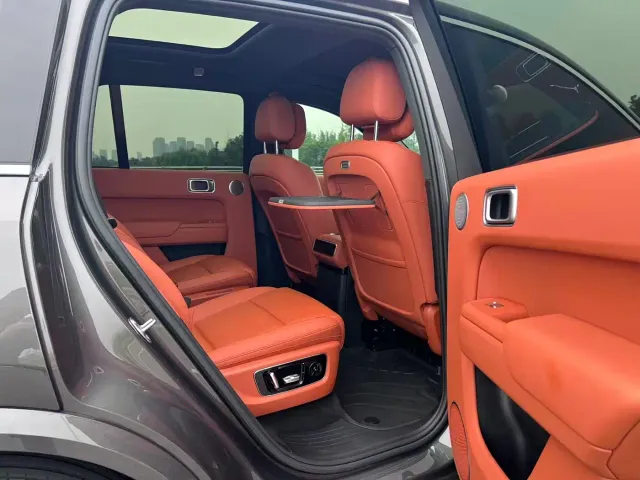 Li Auto L8 — Фото автомобиля 13