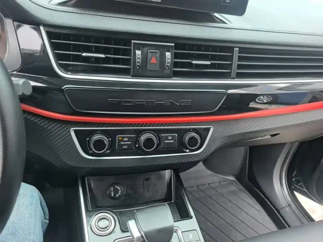 Forthing T5 — Фото автомобиля 12