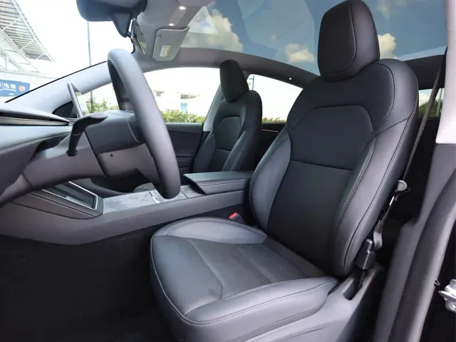 Tesla Model Y — Фото автомобиля 18