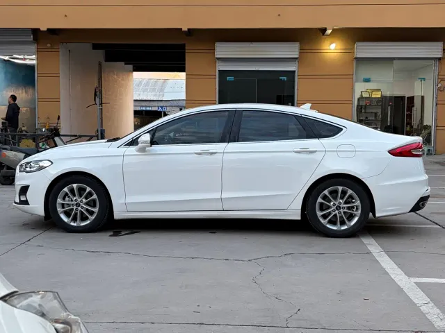 Ford Mondeo — Фото автомобиля 16