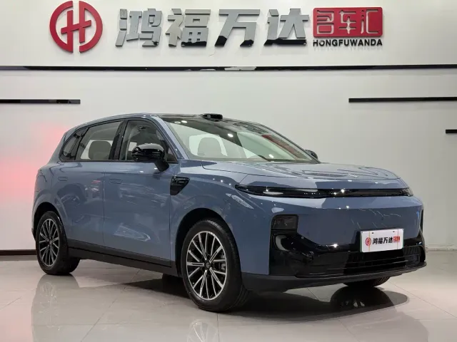 Leapmotor B10 — Фото автомобиля 3