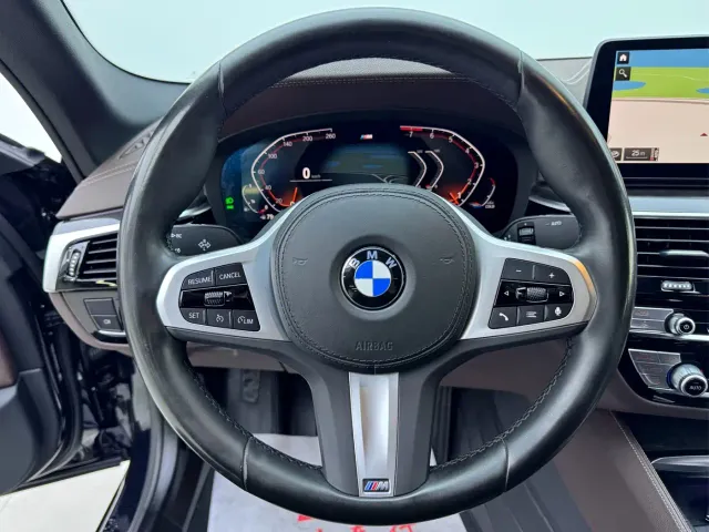 BMW 5 Series — Фото автомобиля 11