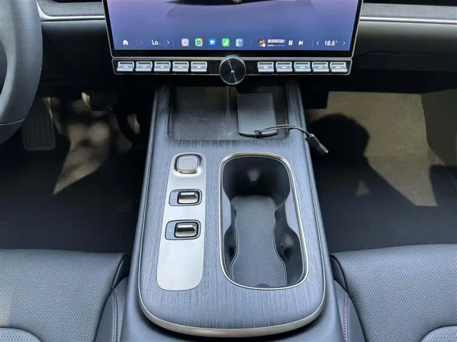 Xiaomi SU7 — Фото автомобиля 22