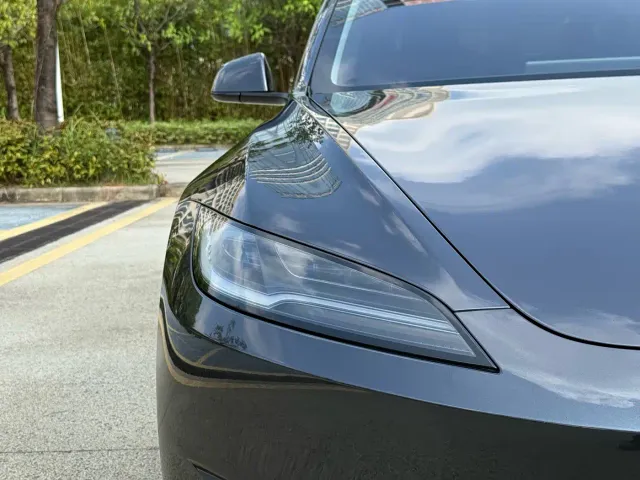 Tesla Model 3 — Фото автомобиля 11