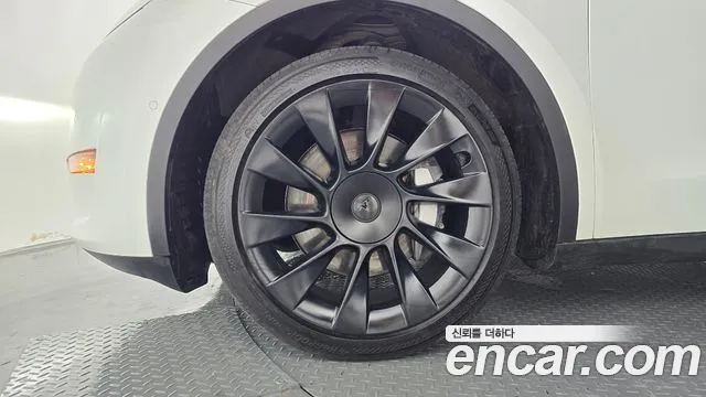 Tesla Model Y — Фото автомобиля 4