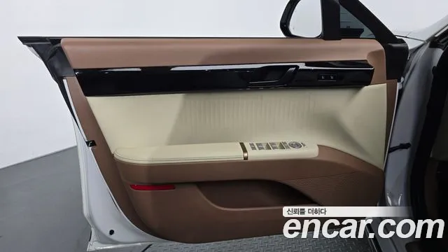 Hyundai Grandeur Grandeur (GN7) 2.5 Бензин 2WD — Фото автомобиля 19