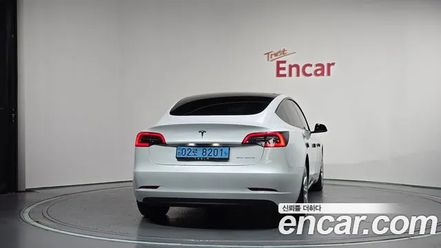 Tesla Model 3 — Фото автомобиля 4
