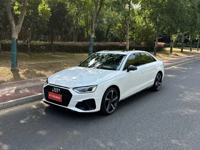 Фотография автомобиля — Audi A4L