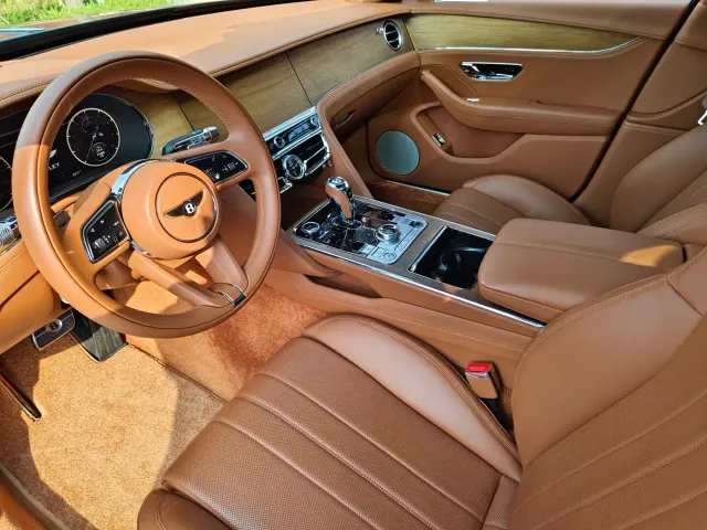 Bentley Flying Spur — Фото автомобиля 29