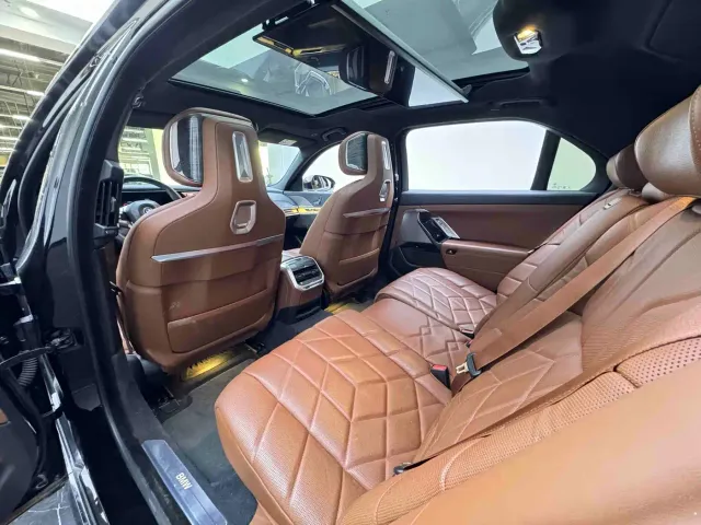 BMW i7 — Фото автомобиля 20