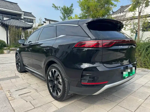 BYD Tang — Фото автомобиля 10