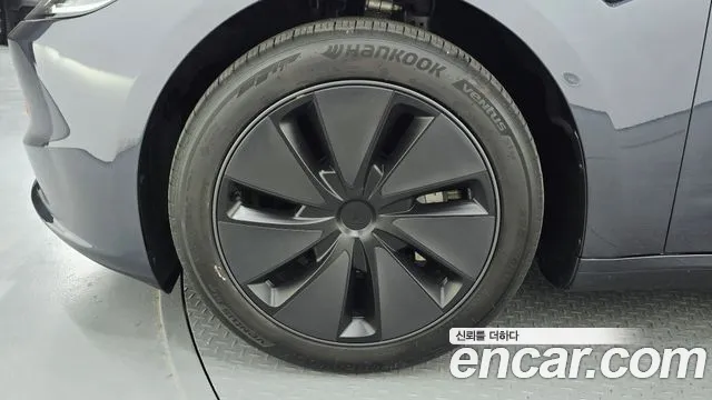 Tesla Model 3 — Фото автомобиля 5