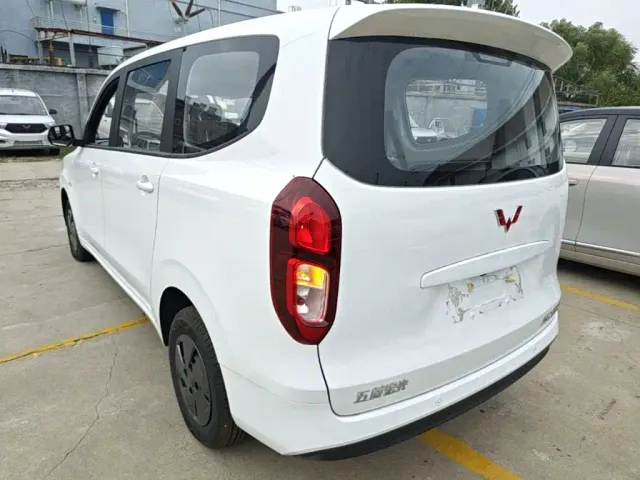 Wuling Hongguang — Фото автомобиля 4