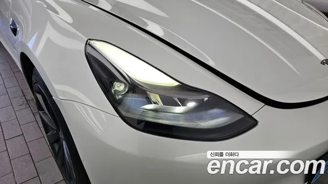 Tesla Model 3 — Фото автомобиля 22
