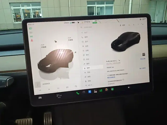 Tesla Model Y — Фото автомобиля 12