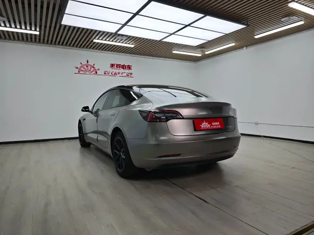 Tesla Model 3 — Фото автомобиля 5