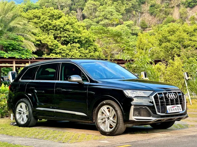 Audi Q7 — Фото автомобиля 3