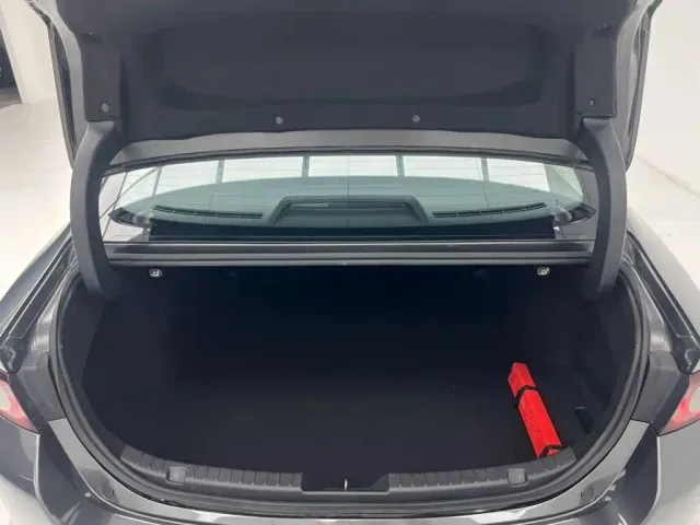 Mazda Axela — Фото автомобиля 12
