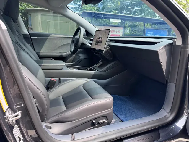 Tesla Model 3 — Фото автомобиля 10
