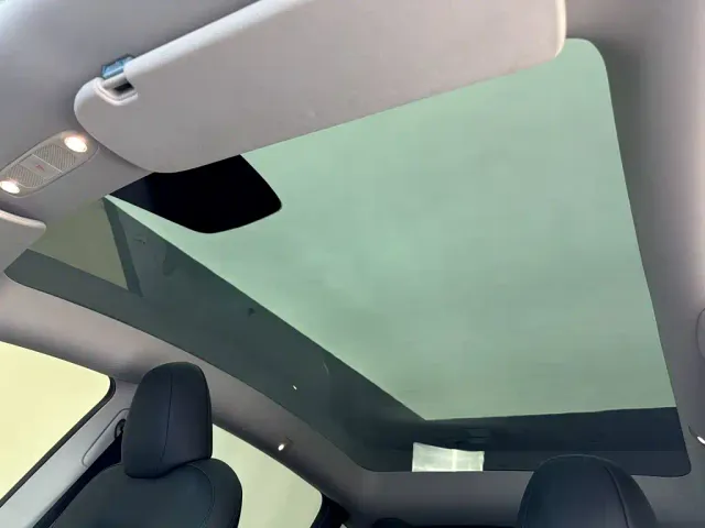Tesla Model Y — Фото автомобиля 12