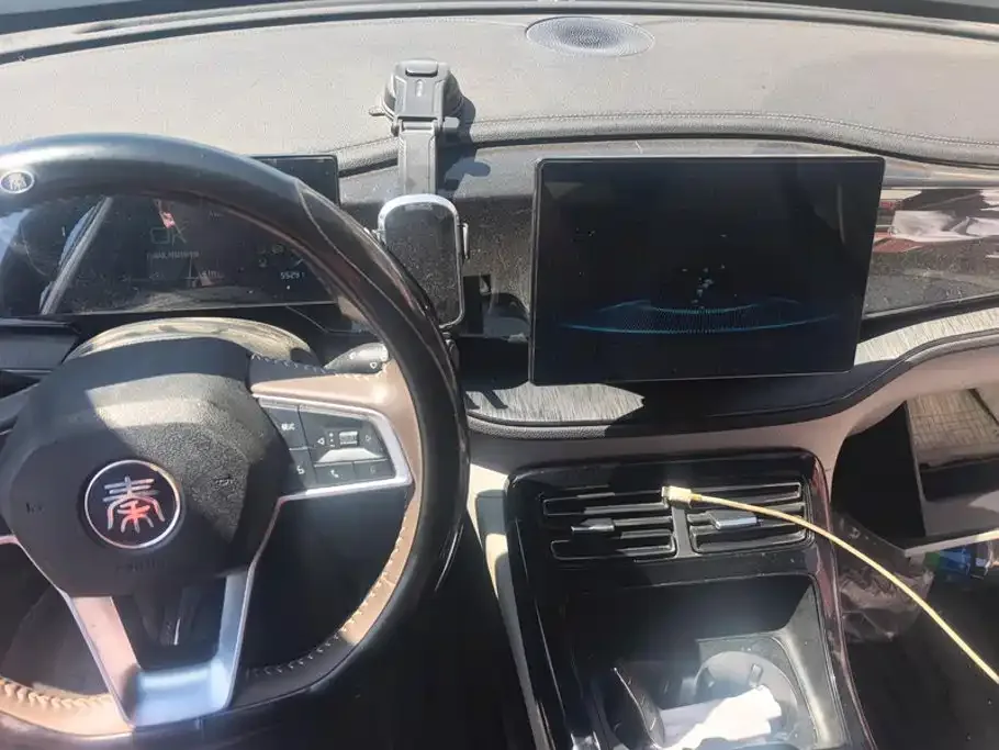 BYD Qin PLUS 2024 Glory Edition DM-i 55KM Leading — Фото автомобиля 12