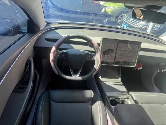 Tesla Model 3 — Фото автомобиля 5