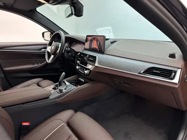 BMW 5 Series — Фото автомобиля 11