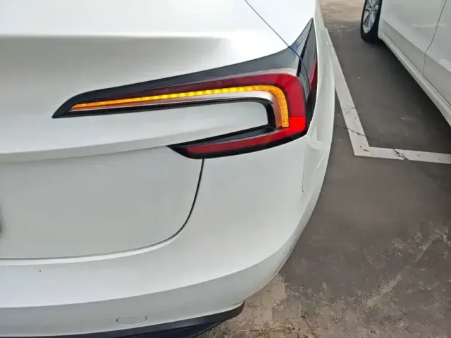Tesla Model 3 2025 Model Year Facelift Rear-Wheel Drive — Фото автомобиля 7