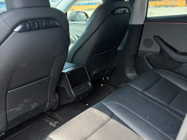 Tesla Model 3 — Фото автомобиля 5