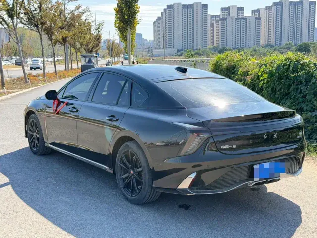 Hongqi H6 — Фото автомобиля 12