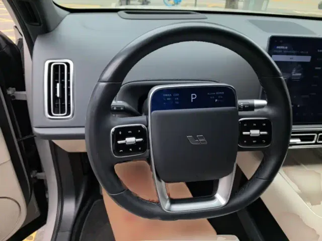 Li Auto L6 — Фото автомобиля 6