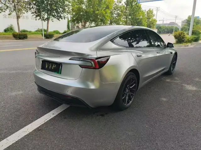 Tesla Model 3 — Фото автомобиля 9