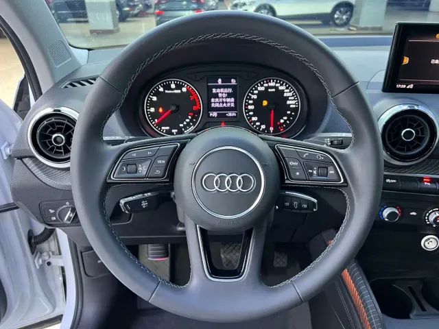 Audi Q2L — Фото автомобиля 6