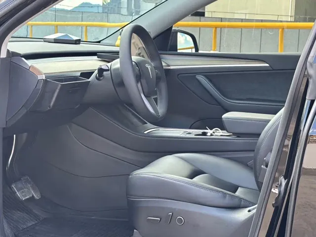Tesla Model Y — Фото автомобиля 4