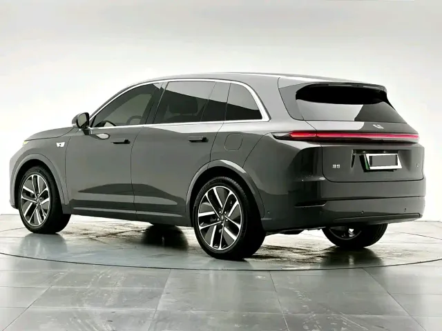 Li Auto L7 — Фото автомобиля 9