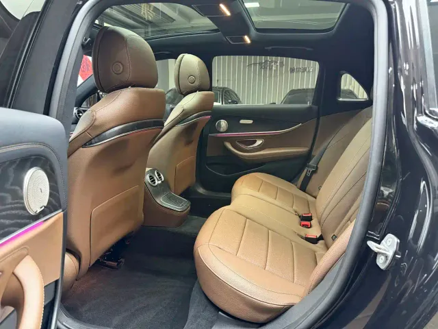 Mercedes-Benz E-Class — Фото автомобиля 23