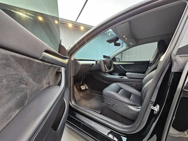 Tesla Model Y — Фото автомобиля 13